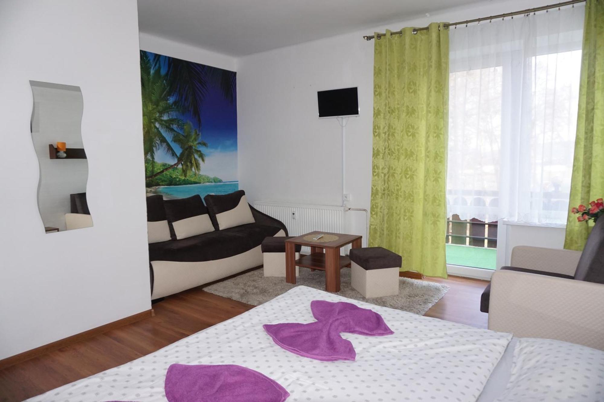 Hotel Gula Batizovce エクステリア 写真