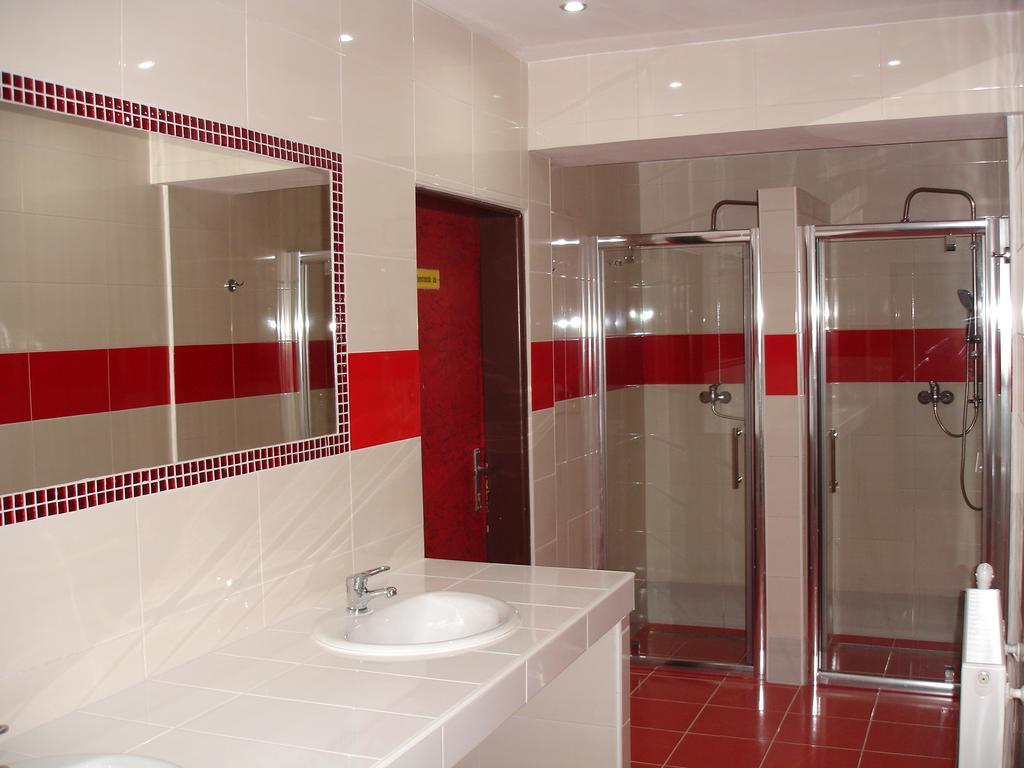 Hotel Gula Batizovce エクステリア 写真