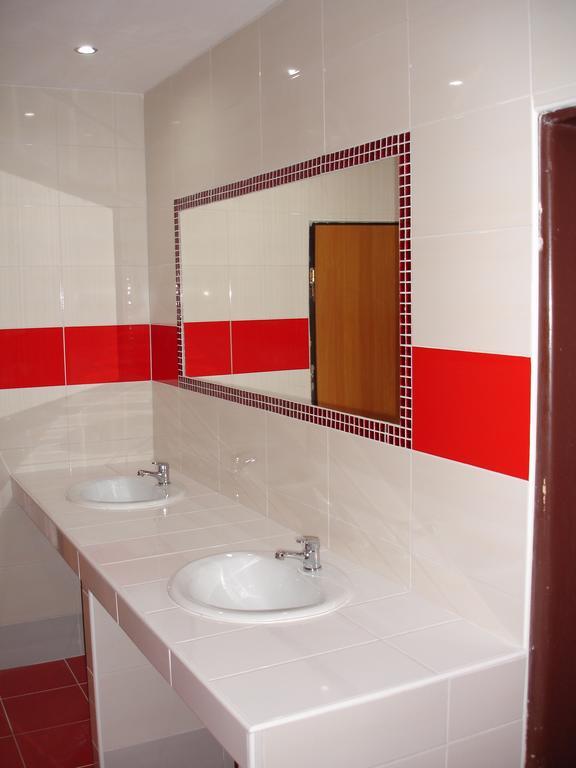 Hotel Gula Batizovce エクステリア 写真