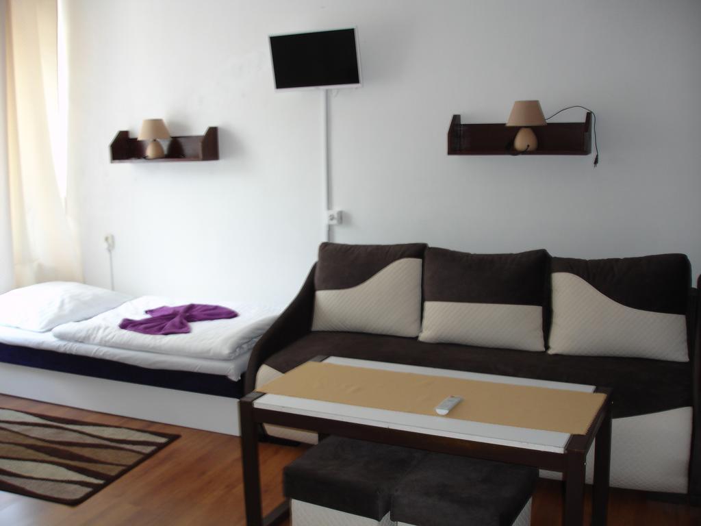 Hotel Gula Batizovce エクステリア 写真