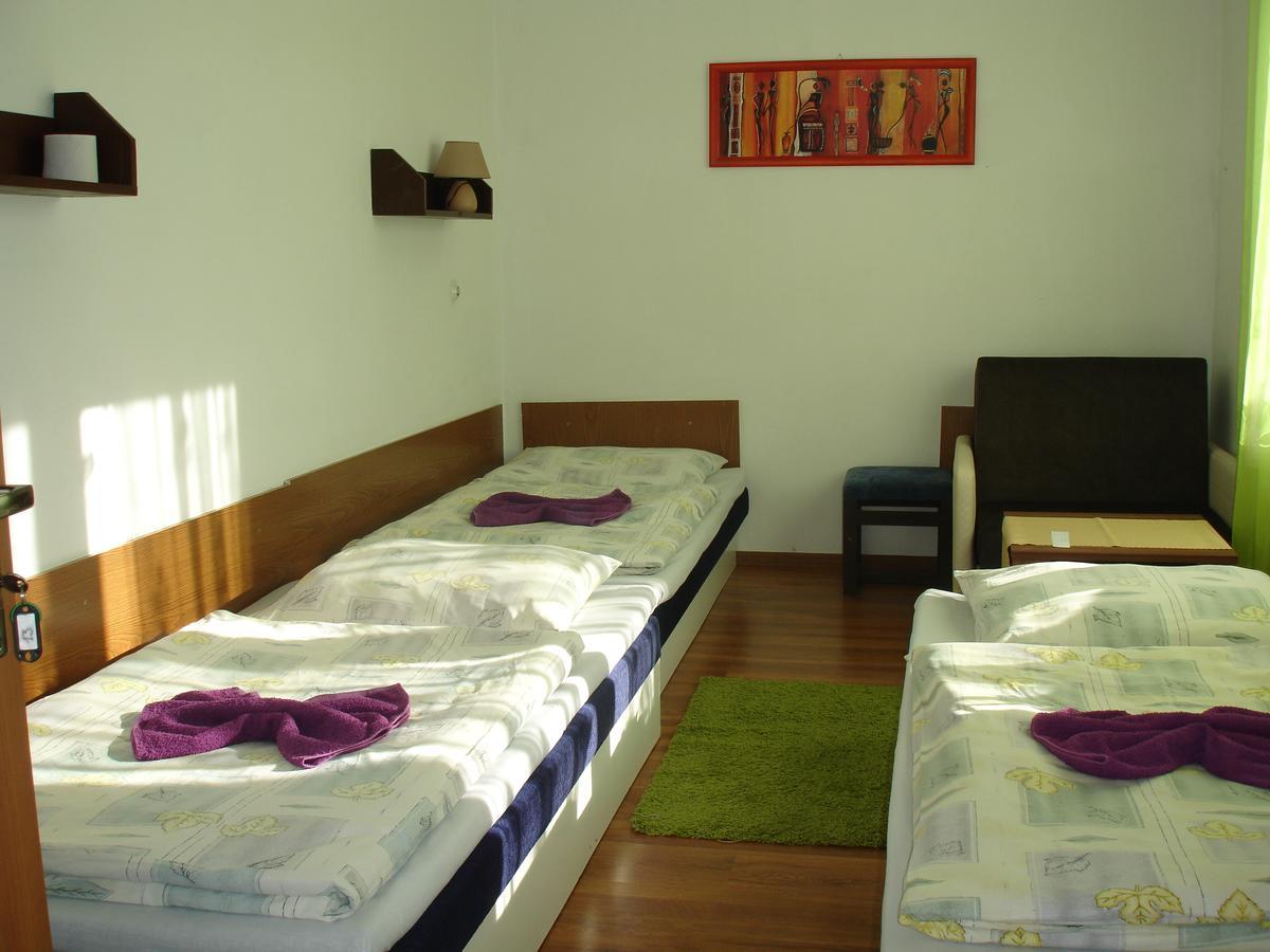 Hotel Gula Batizovce エクステリア 写真