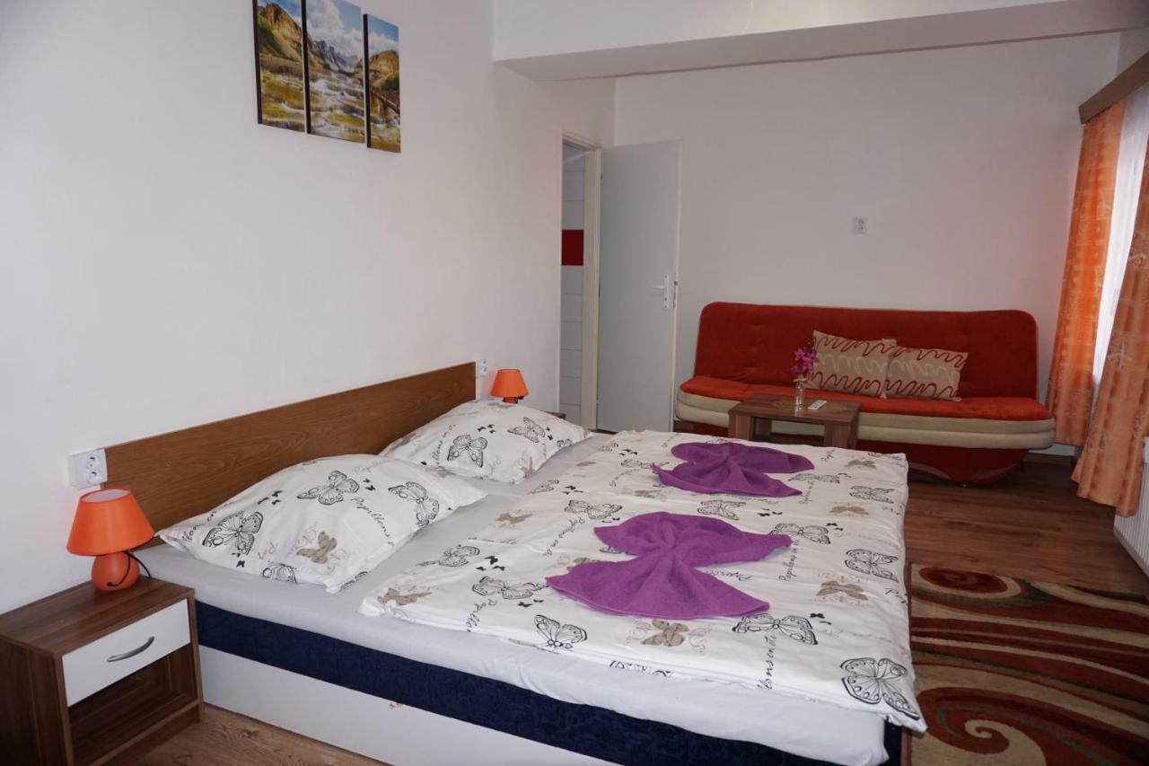 Hotel Gula Batizovce エクステリア 写真