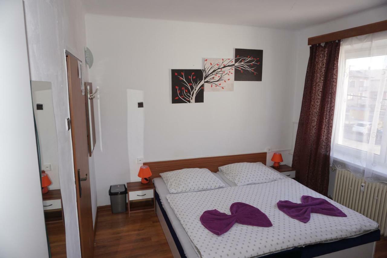 Hotel Gula Batizovce エクステリア 写真