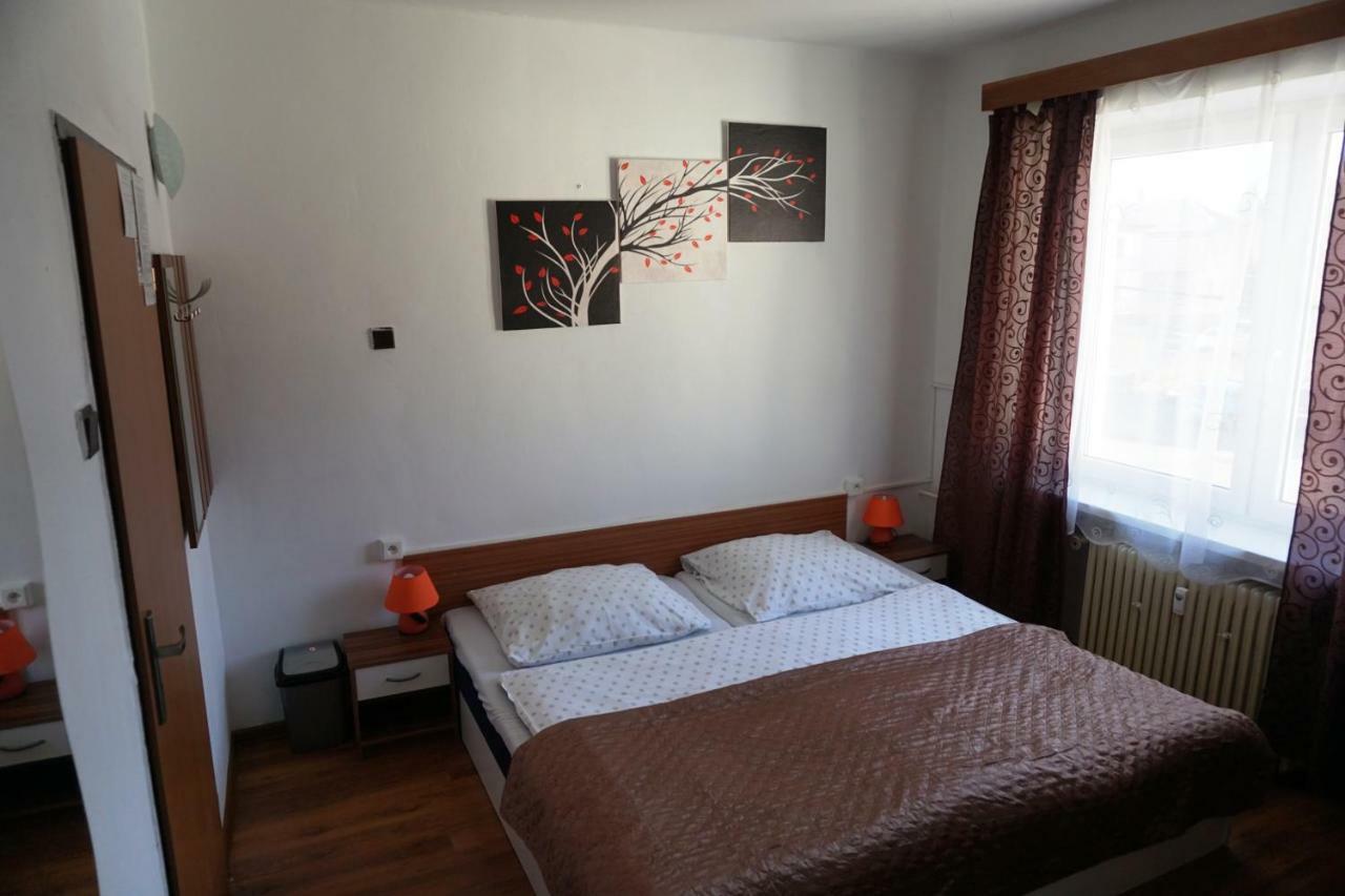 Hotel Gula Batizovce エクステリア 写真