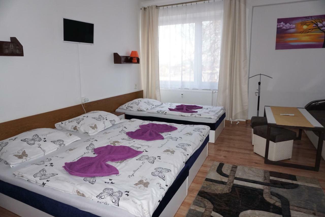 Hotel Gula Batizovce エクステリア 写真
