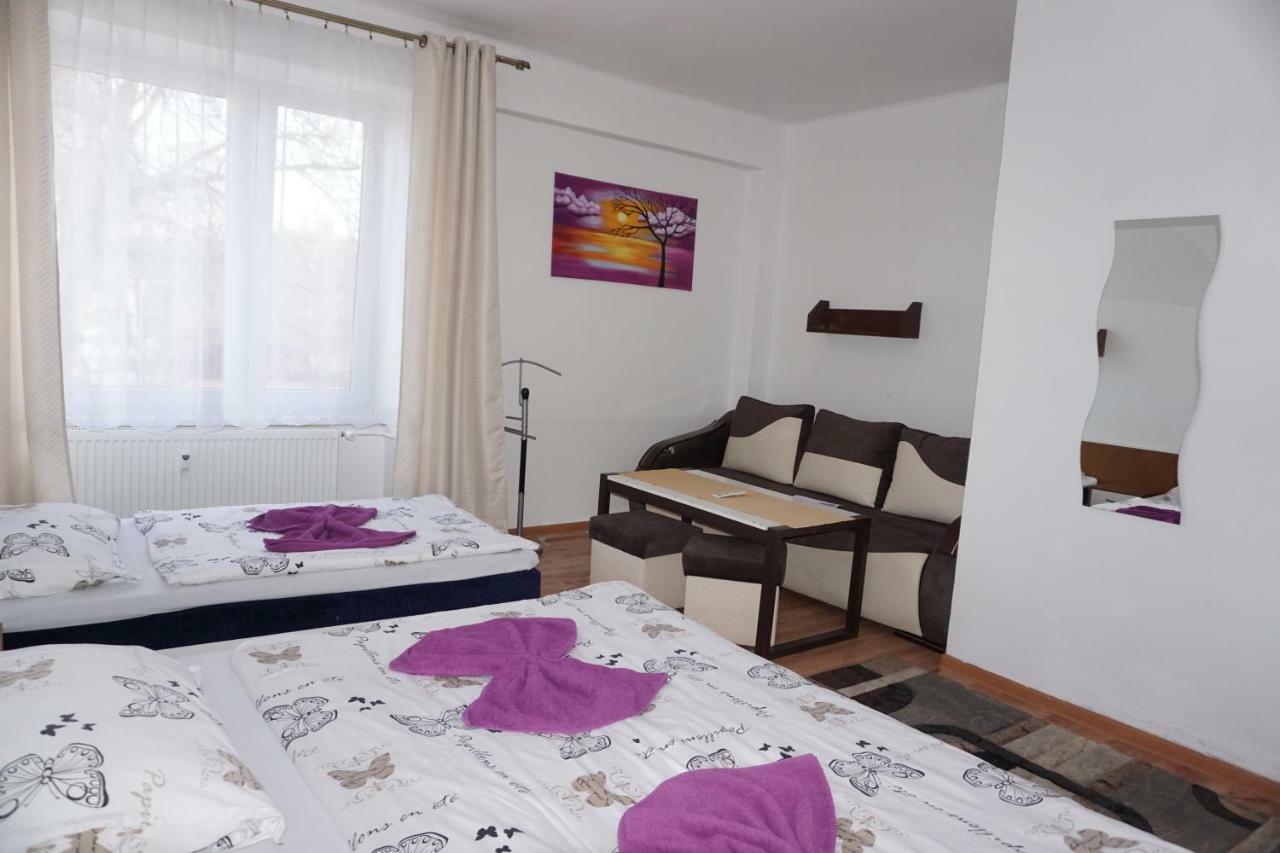 Hotel Gula Batizovce エクステリア 写真