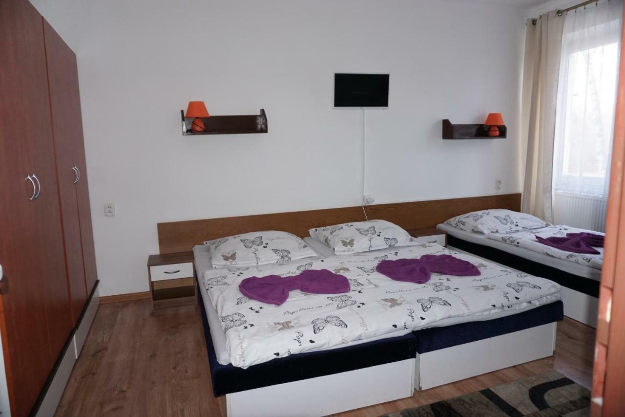 Hotel Gula Batizovce エクステリア 写真