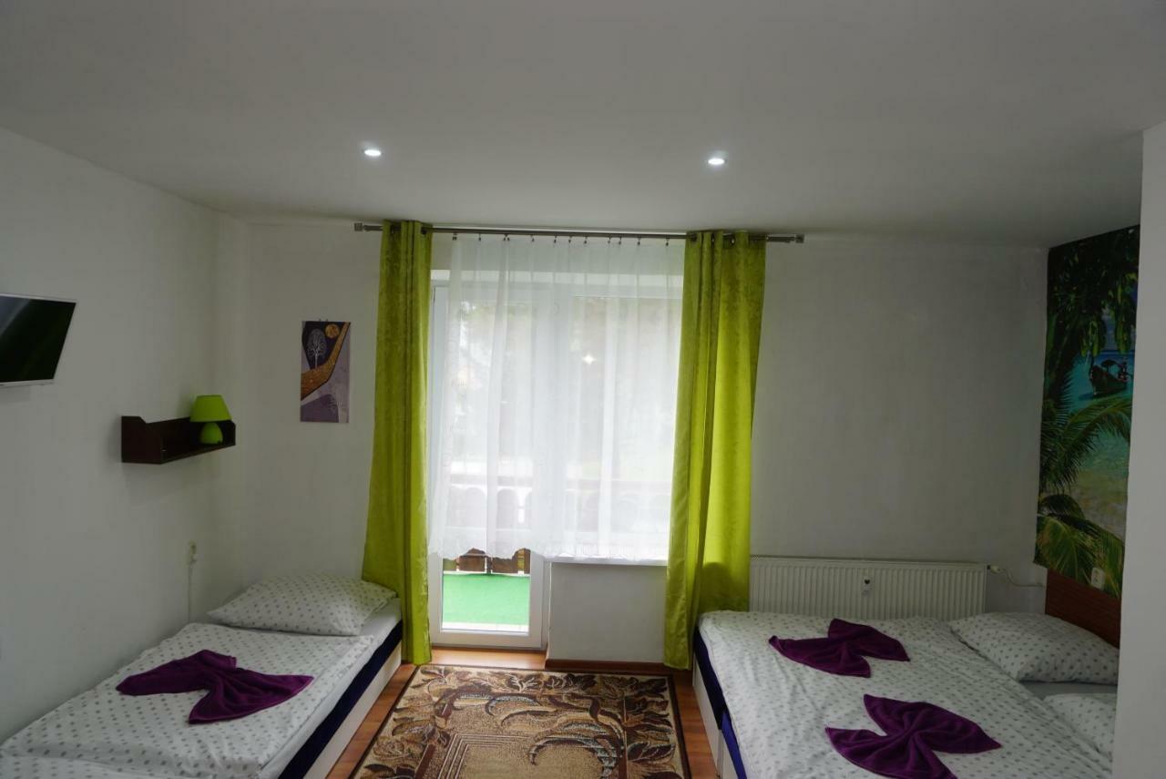 Hotel Gula Batizovce エクステリア 写真