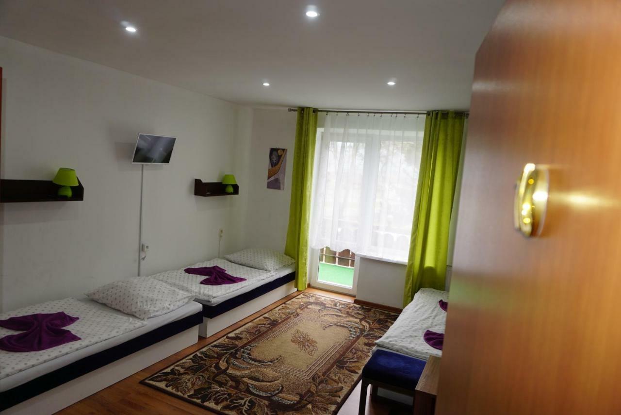 Hotel Gula Batizovce エクステリア 写真