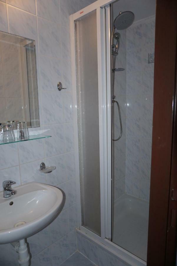 Hotel Gula Batizovce エクステリア 写真
