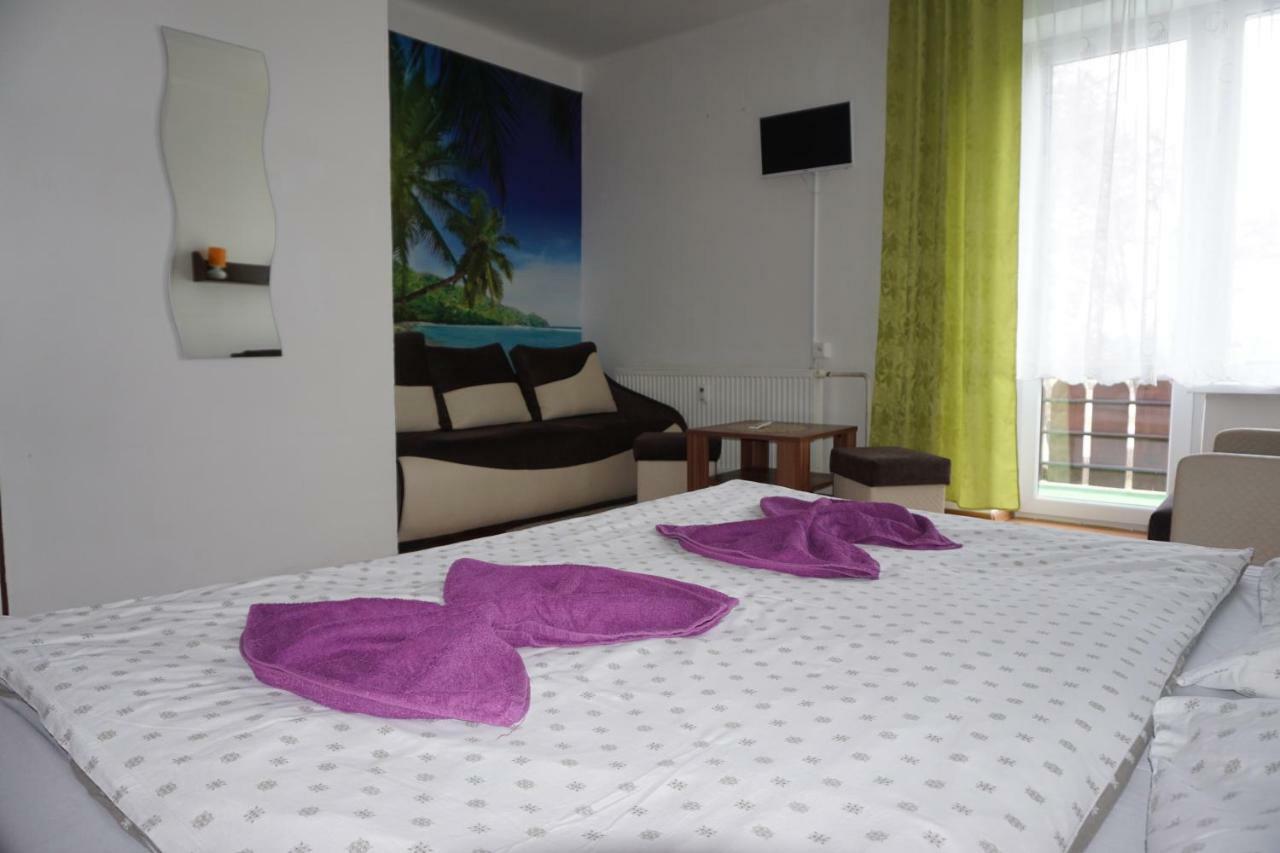 Hotel Gula Batizovce エクステリア 写真