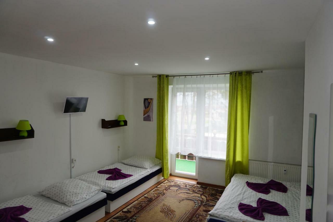 Hotel Gula Batizovce エクステリア 写真